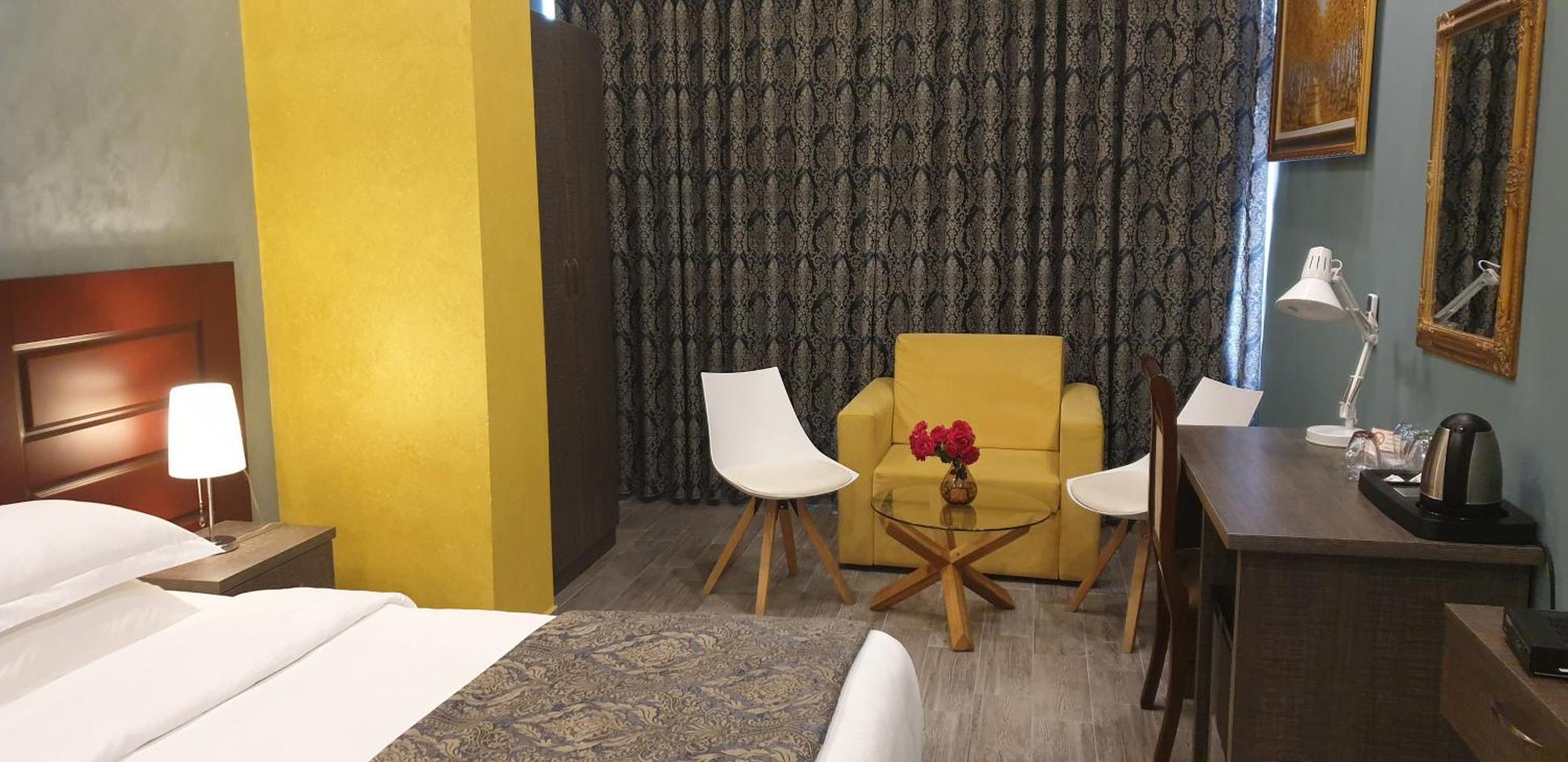 Comfort Hotel Fier Kültér fotó